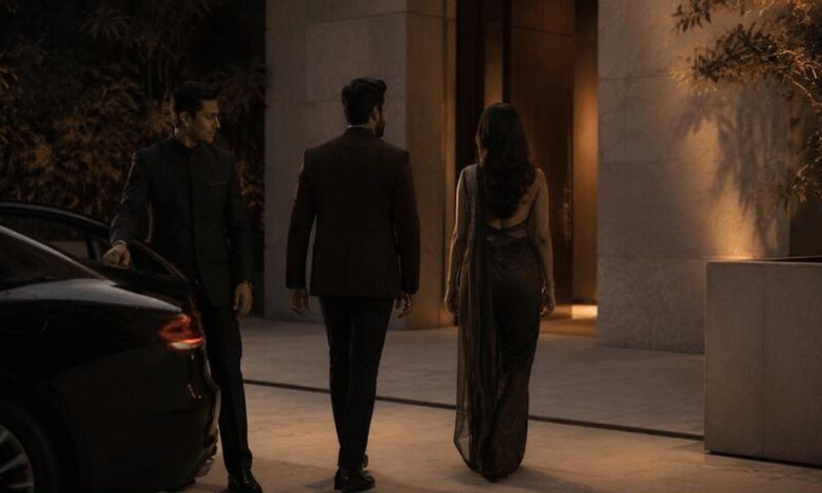 A discreet arrival